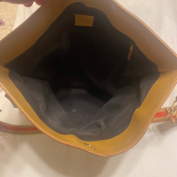 🩷 GUCCI CROSSBODY RARE! 🩷 - Picture 3 of 16